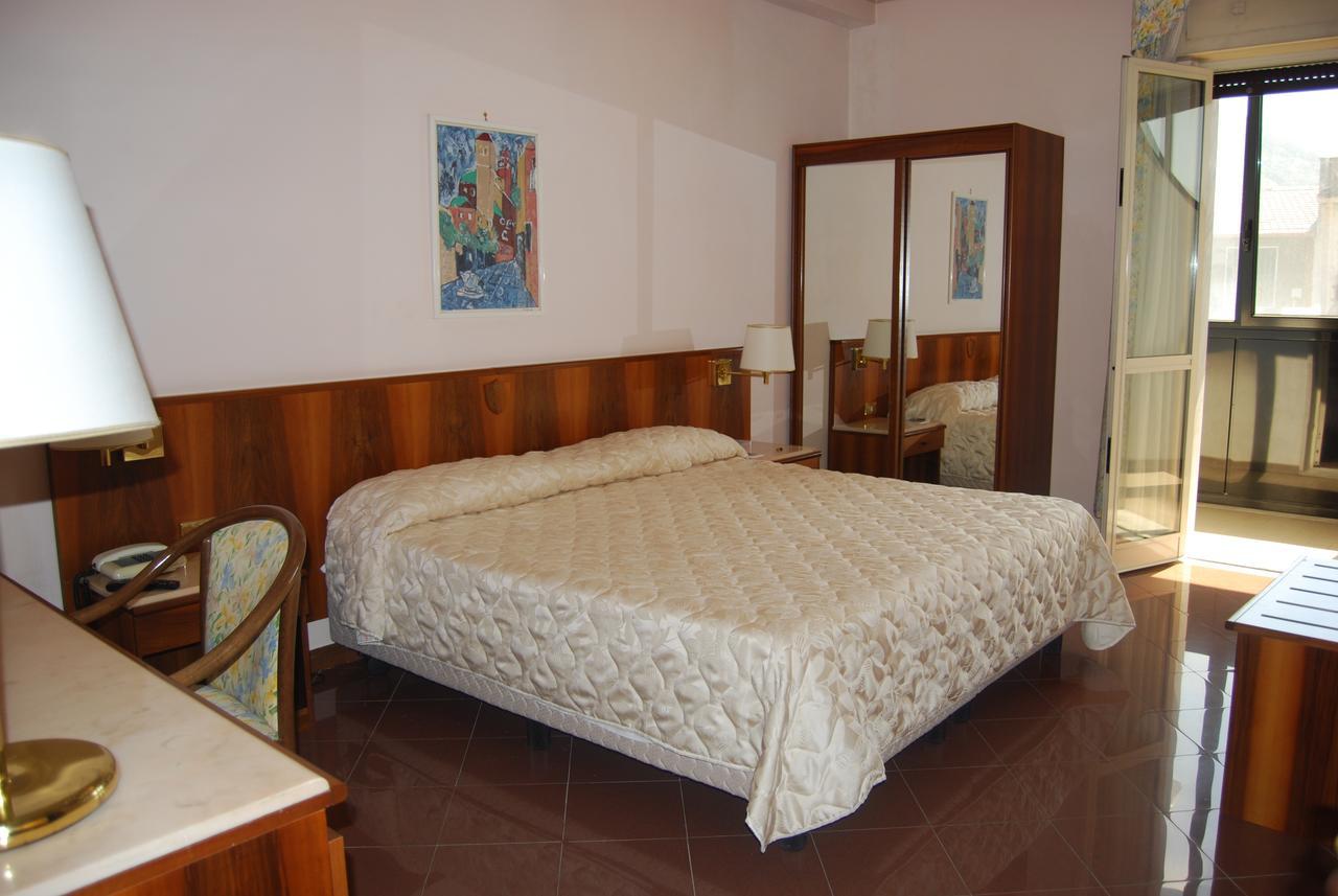 Hotel Antica Quercia Cementara Exterior photo