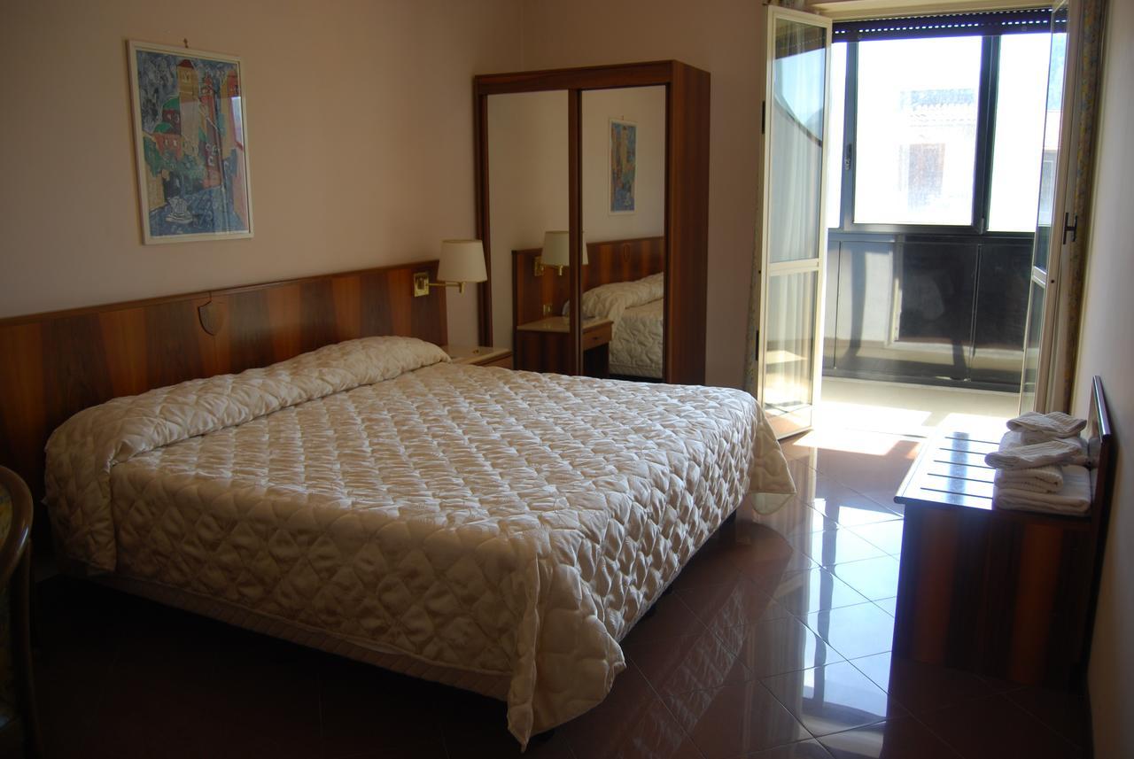 Hotel Antica Quercia Cementara Exterior photo